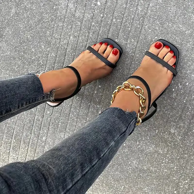 Liela izmēra sieviešu augstpapēžu 2022 jaunu kvadrātveida kājām papēža modes sexy ārējās tirdzniecības sieviešu augstpapēžu sandales
